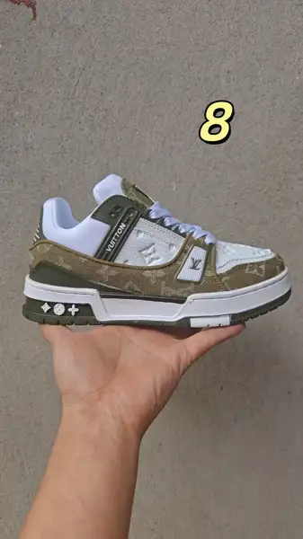 סניקרס לואי ויטון Louis Vuitton עם פאץ' לוגו קדמי