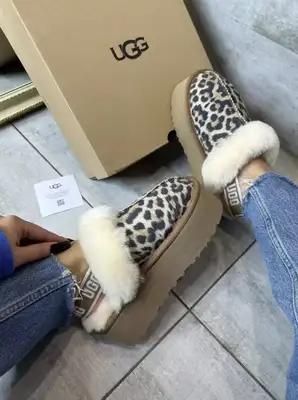 נעלי UGG