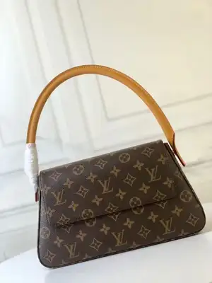 תיק יד לואי ויטון Louis Vuitton Looping