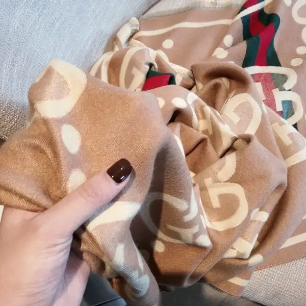 צעיף פאשן נשים גוצ'י Gucci