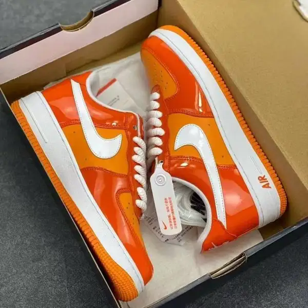 נעלי סניקרס נמוכות נייקי Nike Air Force 1 בגימור מבריק