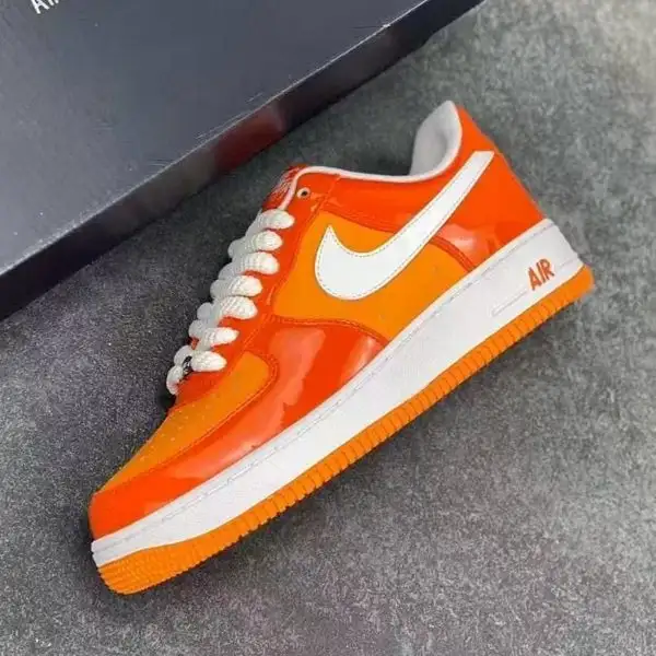 נעלי סניקרס נמוכות נייקי Nike Air Force 1 בגימור מבריק
