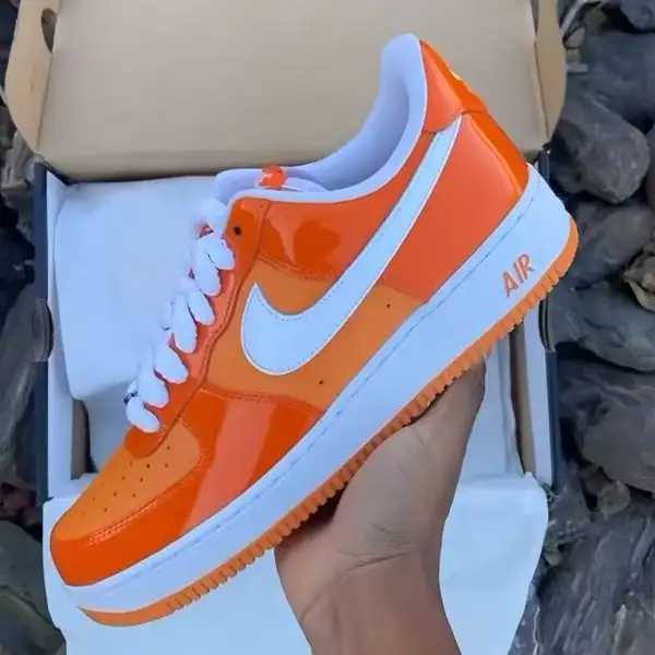 נעלי סניקרס נמוכות נייקי Nike Air Force 1 בגימור מבריק