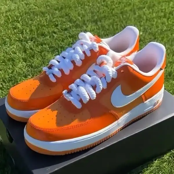 נעלי סניקרס נמוכות נייקי Nike Air Force 1 בגימור מבריק