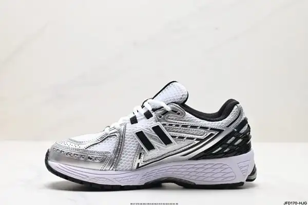 נעלי ספורט רשת ניו באלאנס New Balance 1906R בגזרה נמוכה