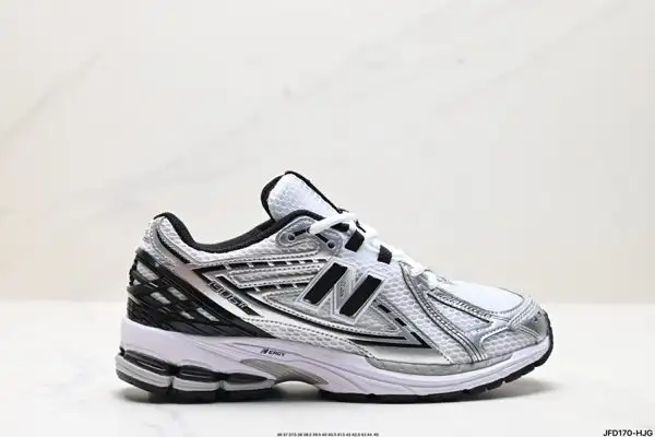 נעלי ספורט רשת ניו באלאנס New Balance 1906R בגזרה נמוכה